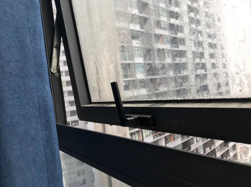 Cách khắc phục cửa kính bị hấp hơi nước hiệu quả